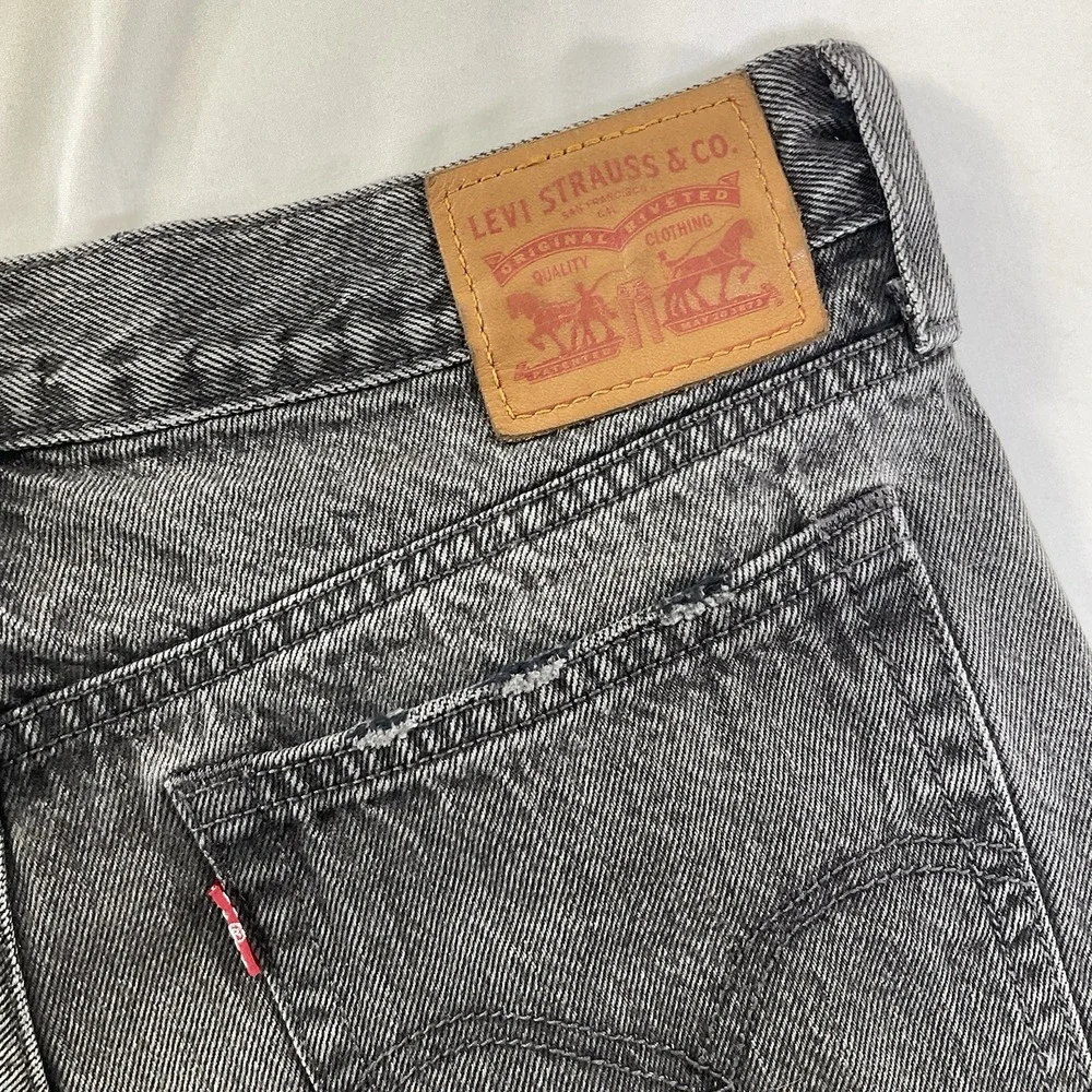 Levi's 501 Cutoff Shorts Womens Size 29 Black Faded Denim Frayed 201